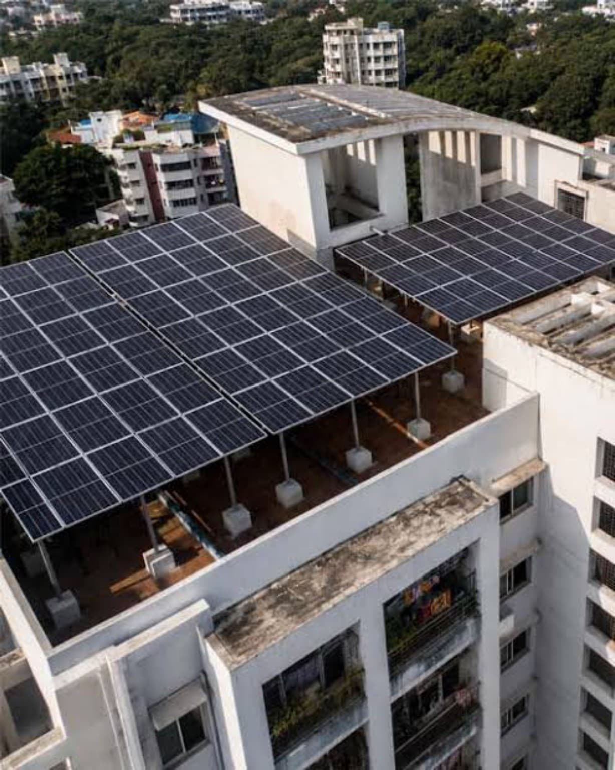 Elevated rooftop solar installation